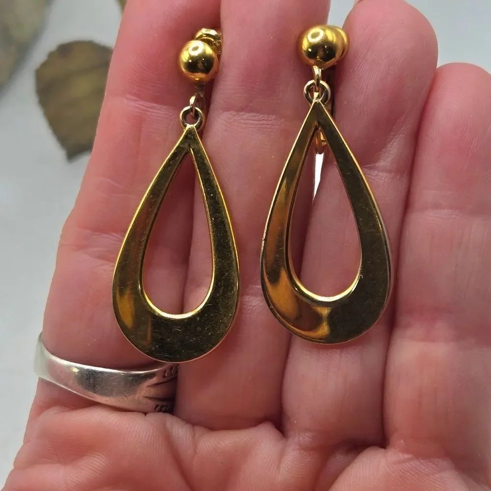 "5/$40" Vintage Goldtone Teardrop Screwback Dangle Earrings